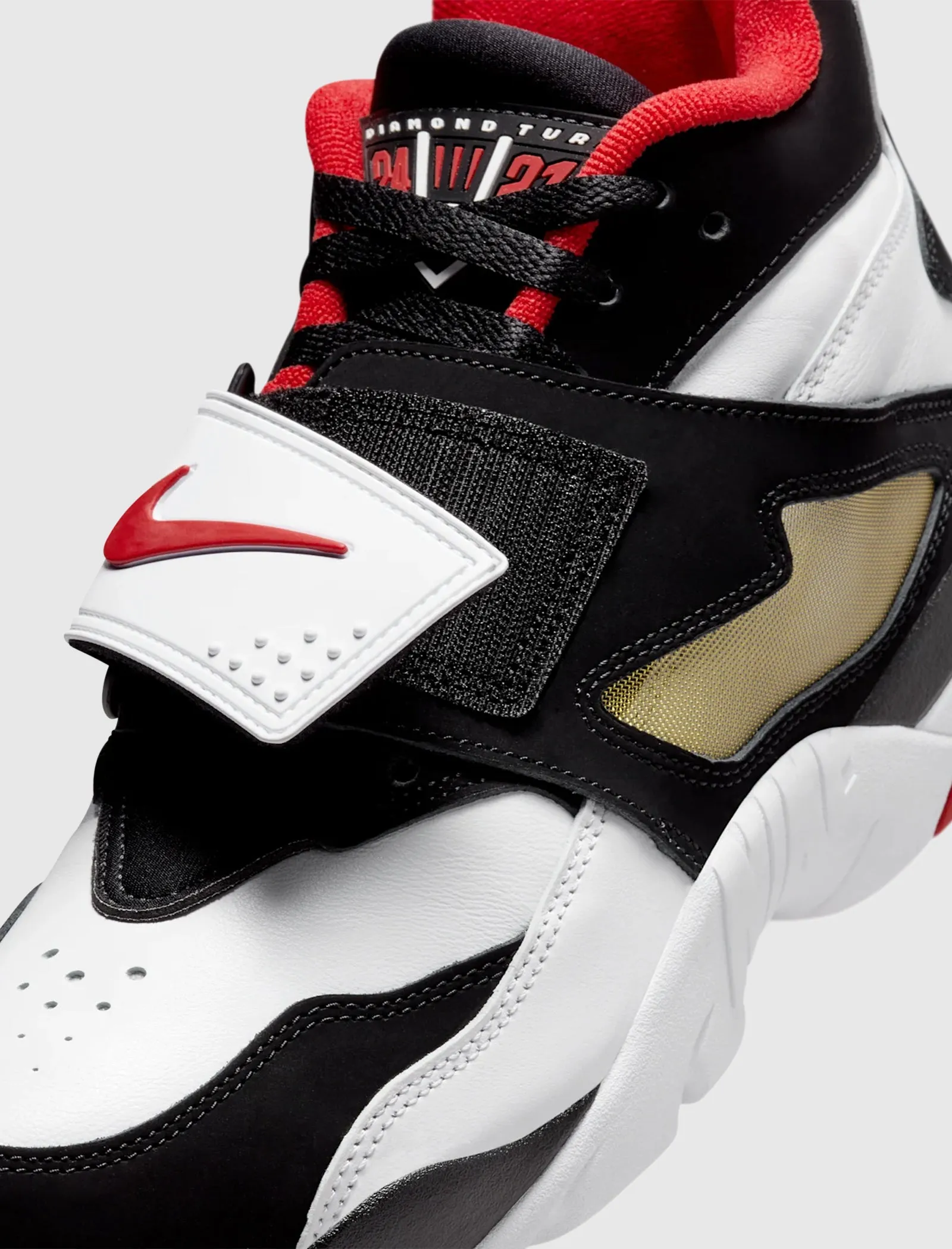 AIR DIAMOND TURF "FIRE RED/METALLIC GOLD"
