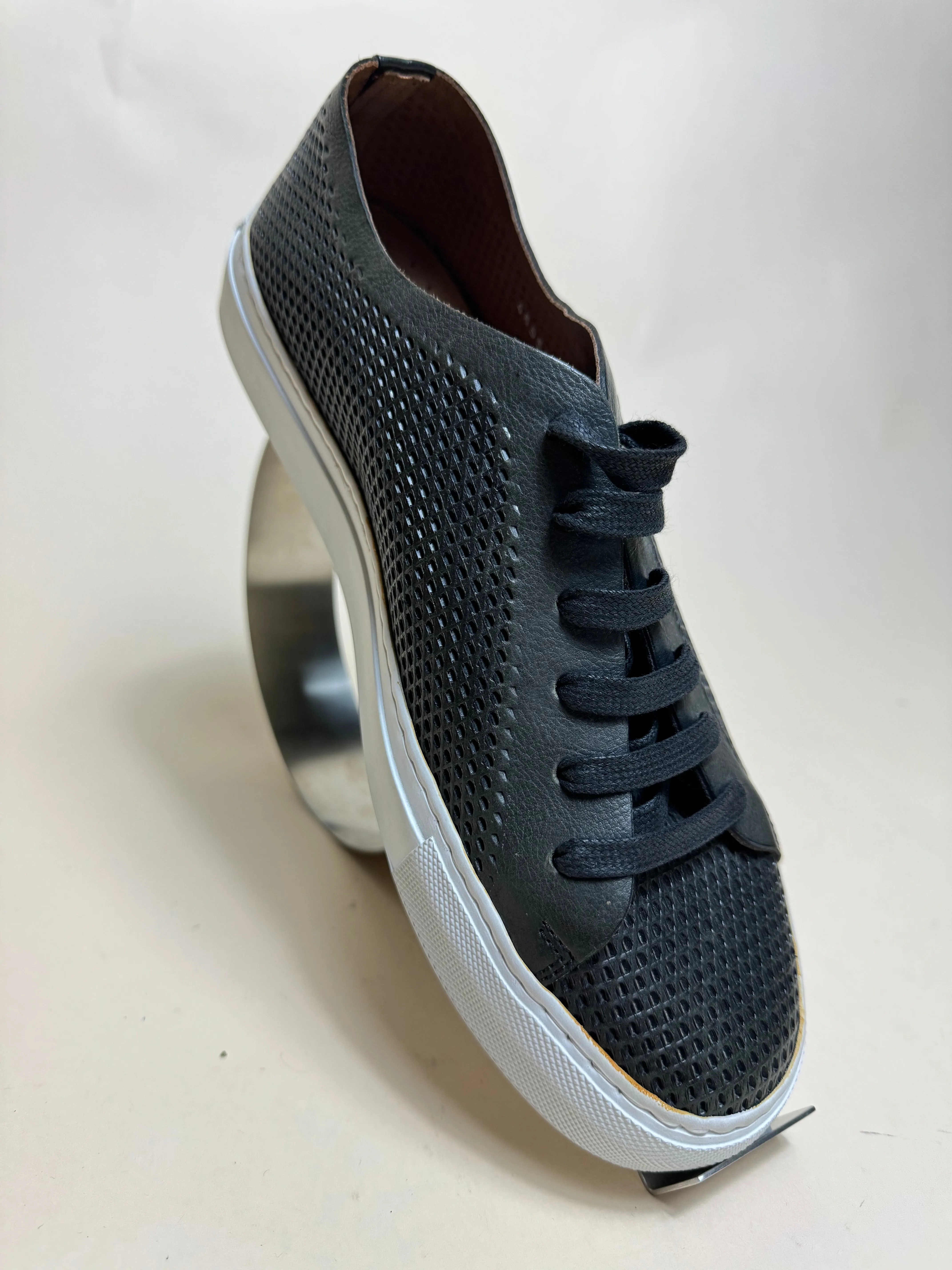 Batik E. Nero Sneakers - Black