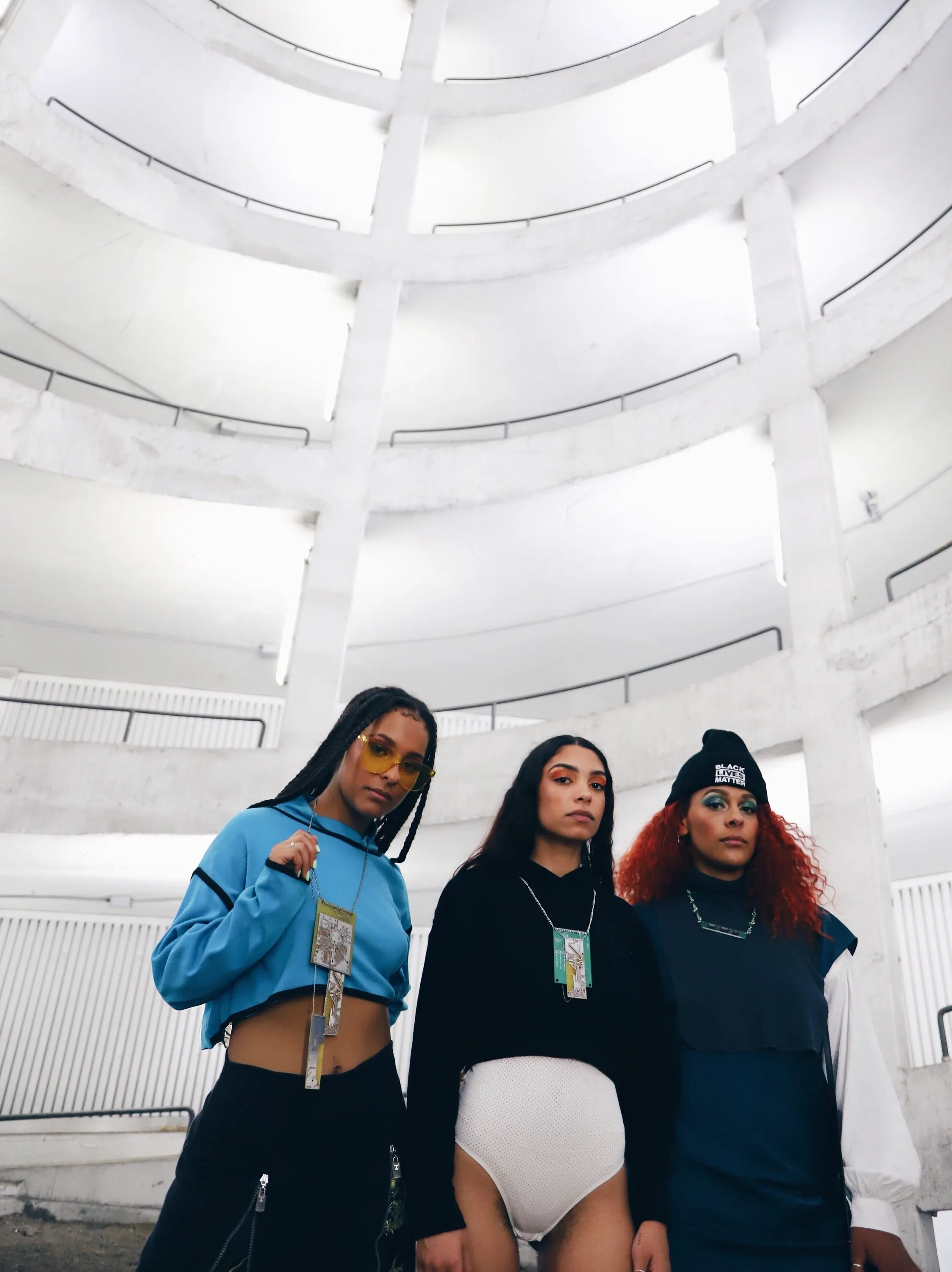 Chic Snatched Cropped Women's Hoodie - Streetwear Style Statement