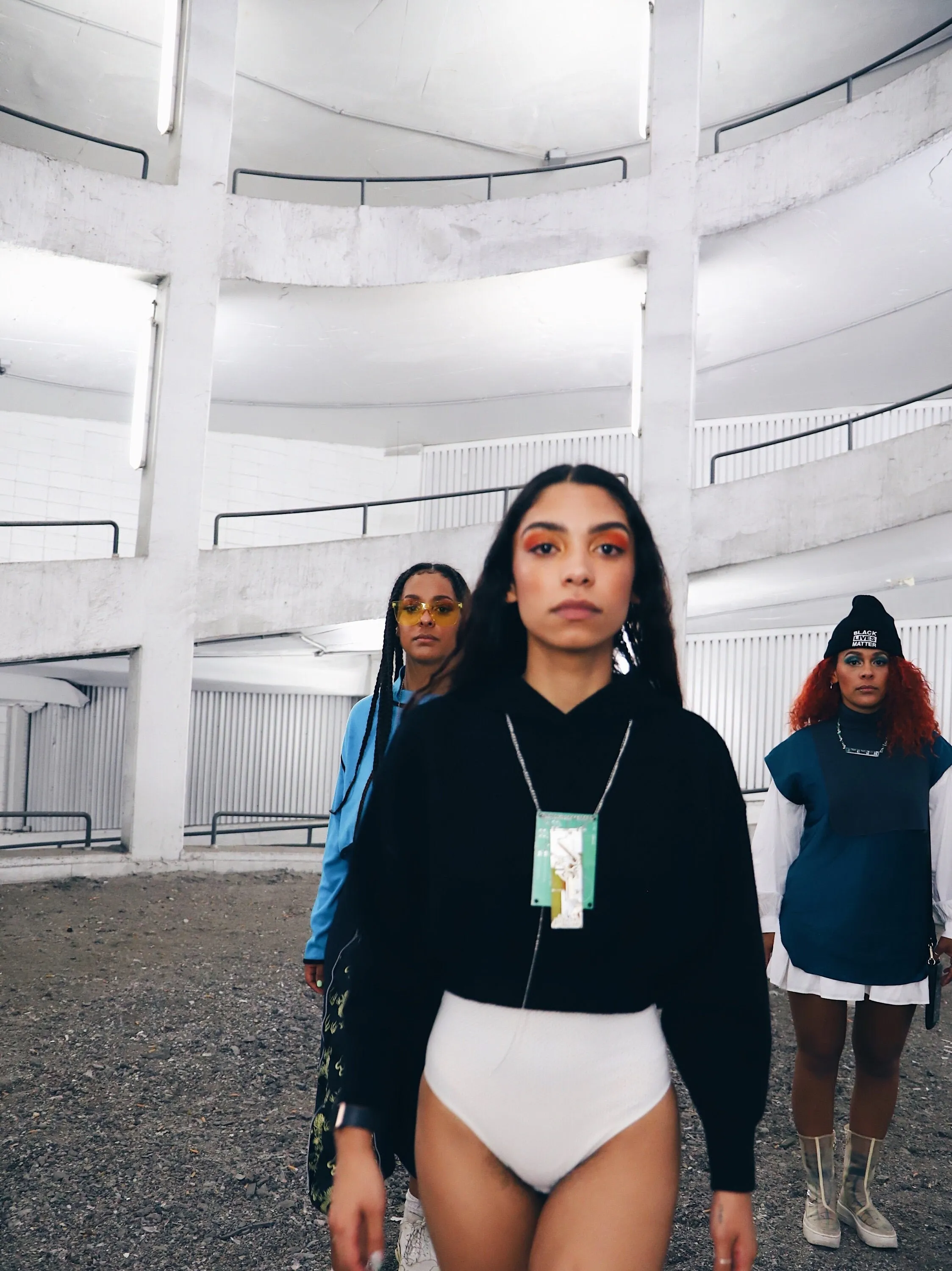 Chic Snatched Cropped Women's Hoodie - Streetwear Style Statement