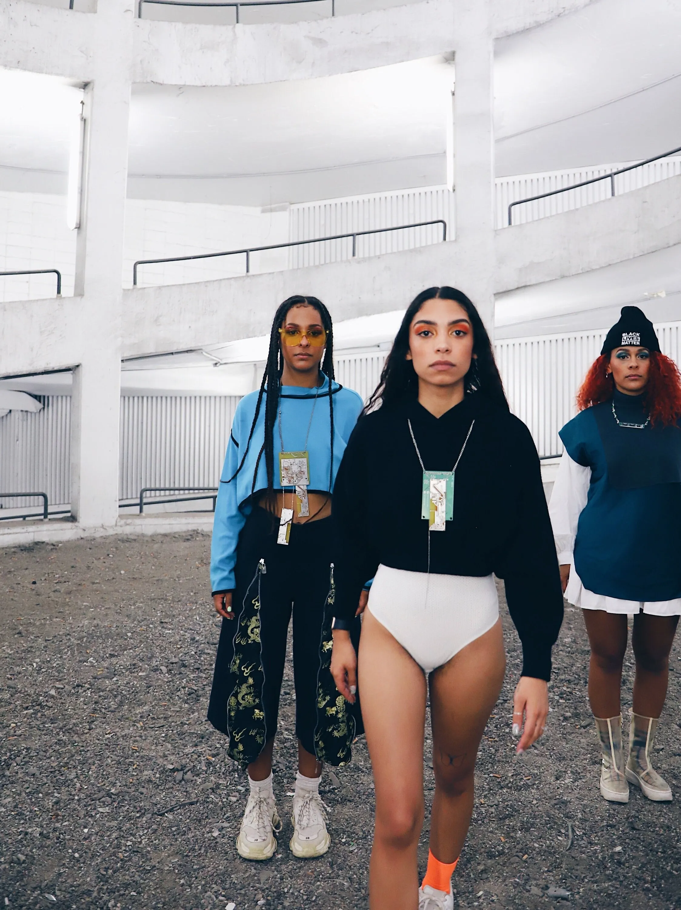 Chic Snatched Cropped Women's Hoodie - Streetwear Style Statement