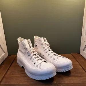 Chuck Taylor All Star Lugged 2.0 Leather High Top A03705C - White