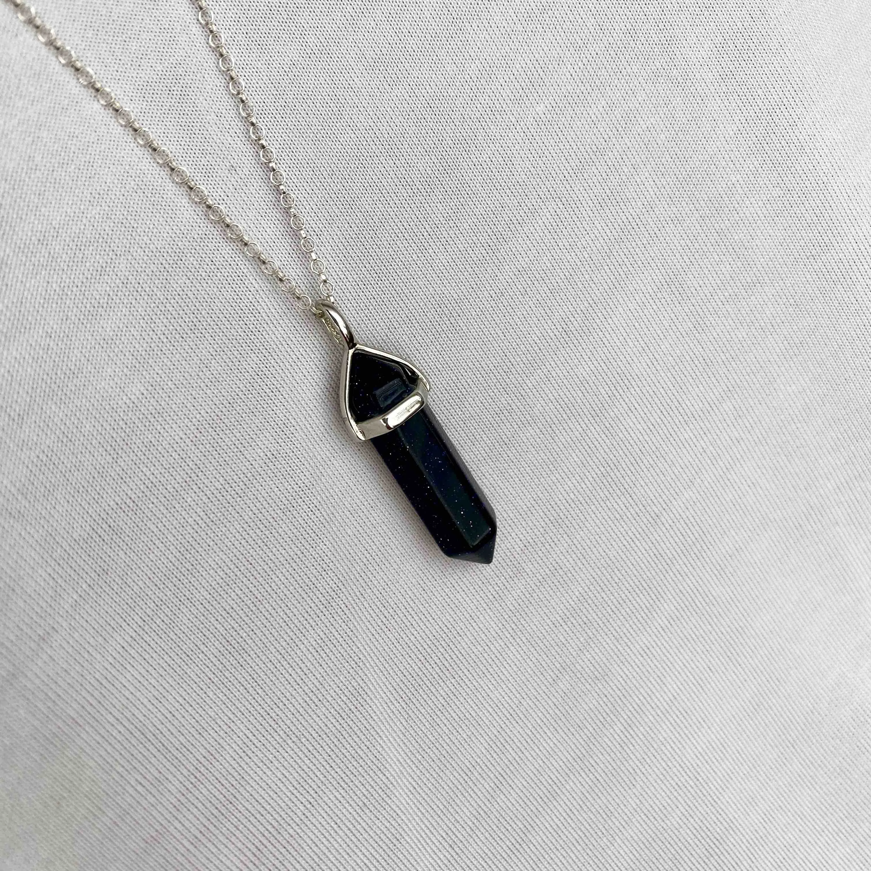 CONFIDENCE | Deep Blue Sparkling Point Necklace Sterling Silver