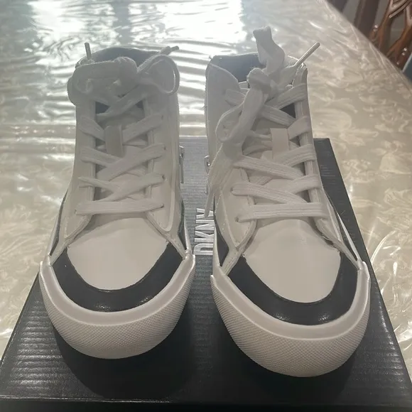 DKNY Little girls Hannah Leena High Top Sneaker