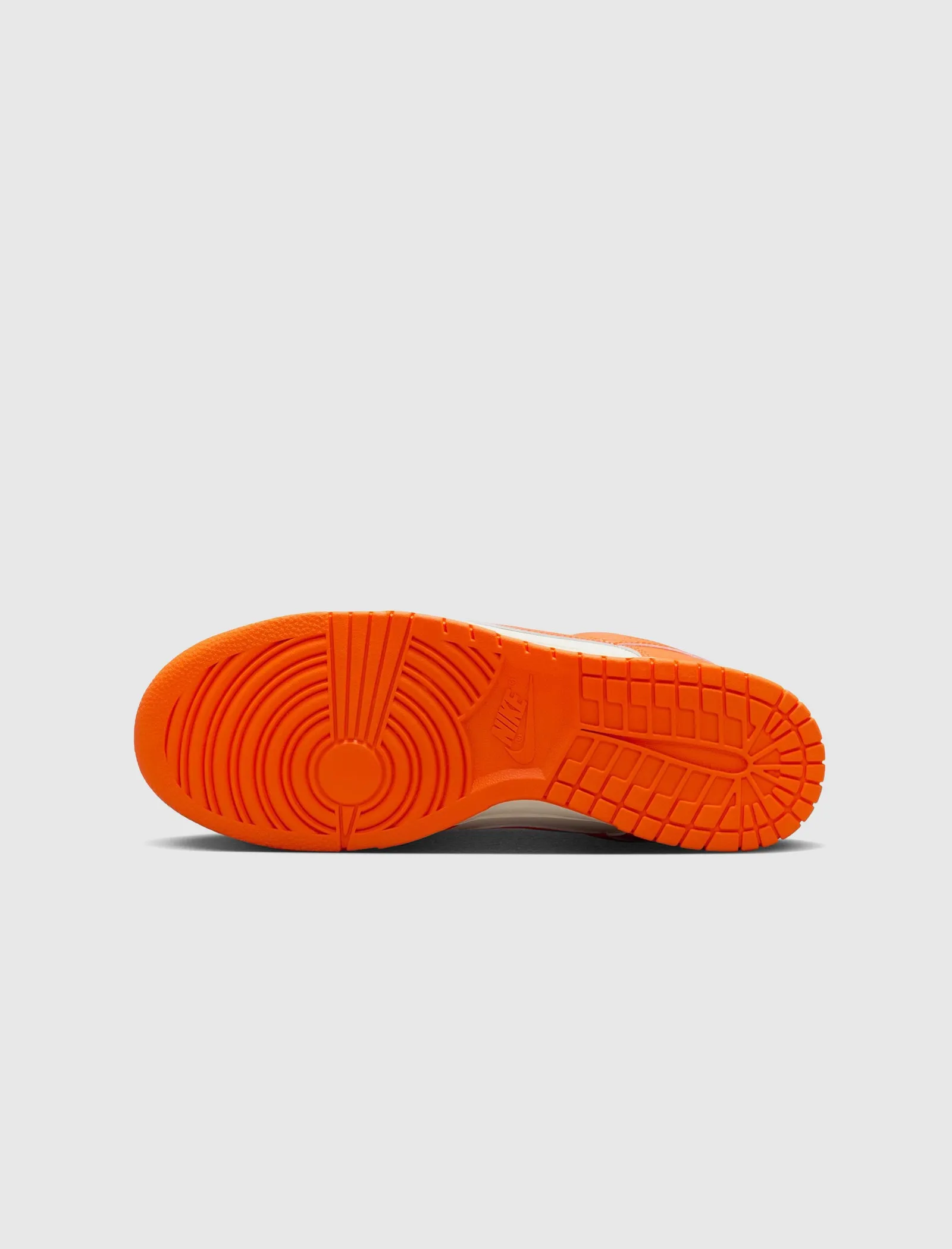 DUNK LOW RETRO "PALE IVORY/SAFETY ORANGE"