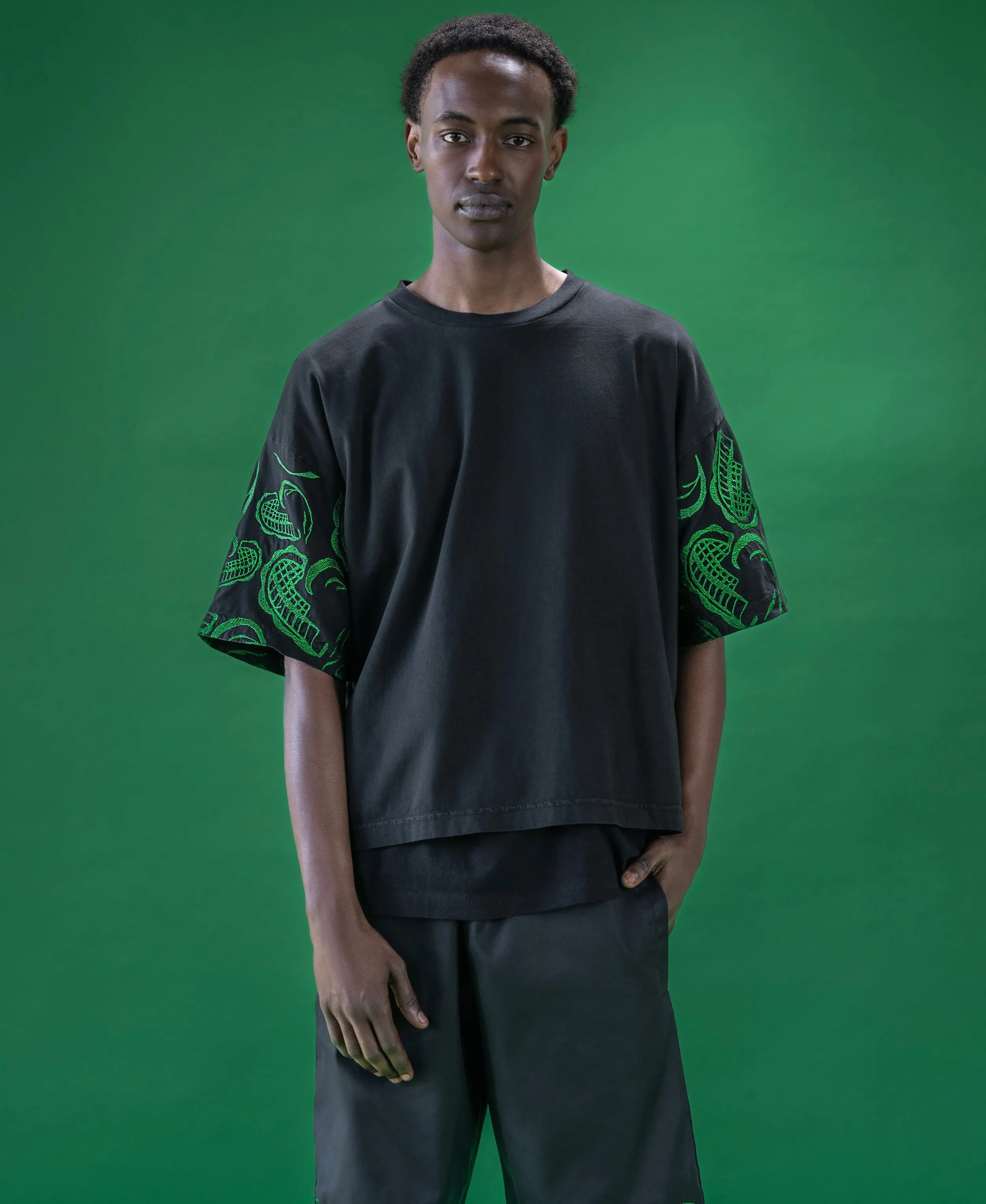 HEART EMBROIDERED T-SHIRT