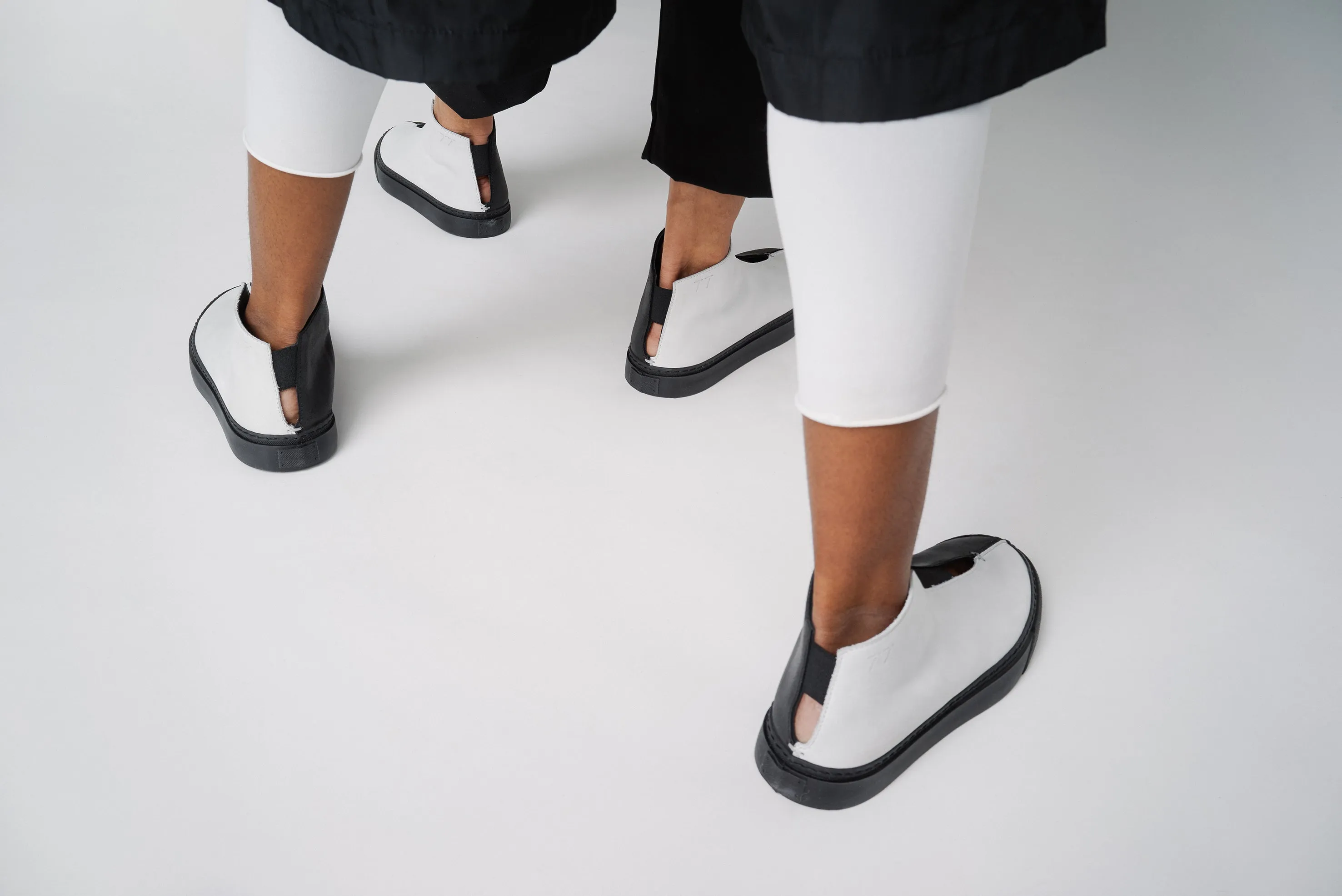K3 / BLACK/CHALK / UNISEX LEATHER SNEAKER