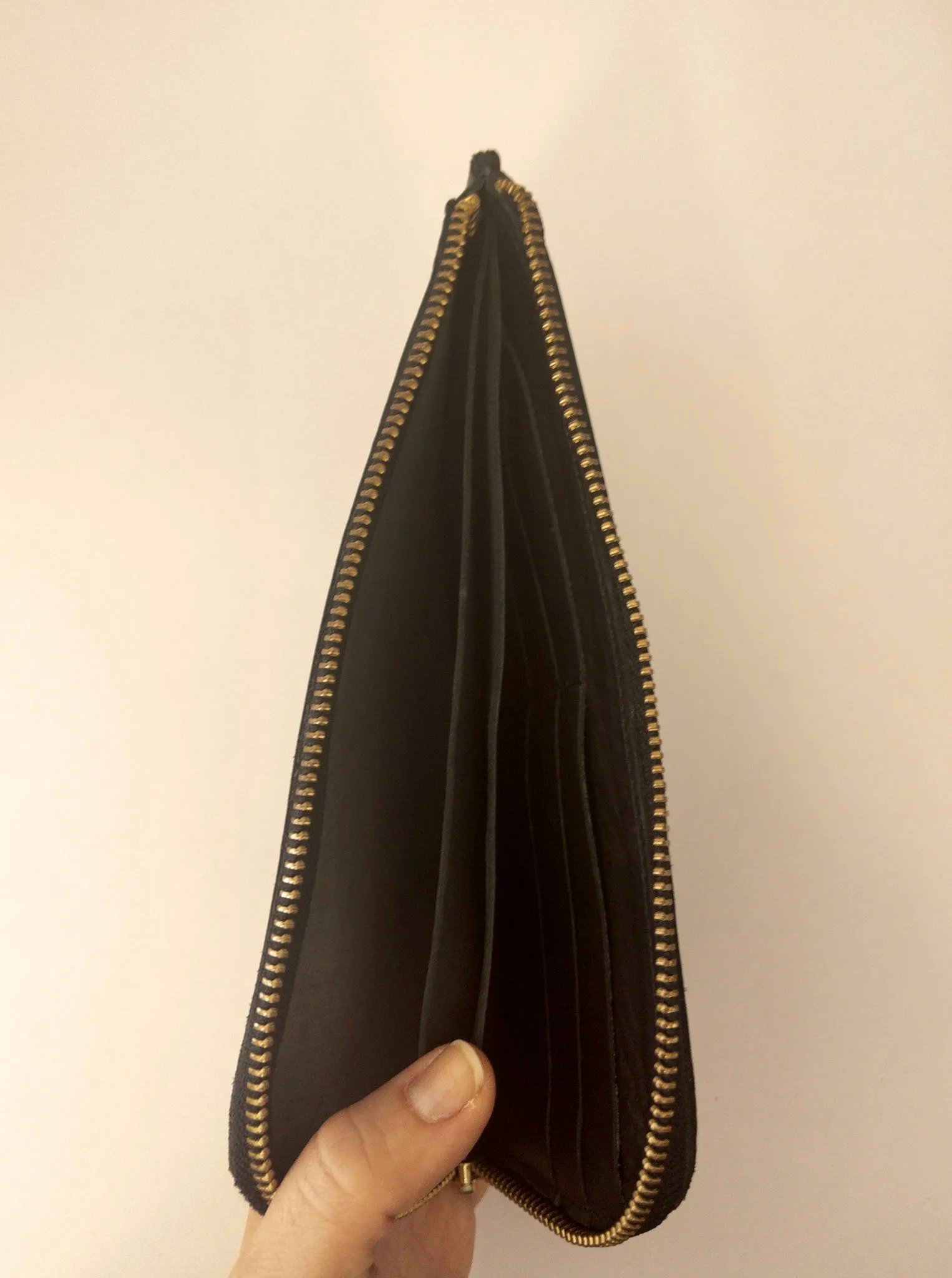 Nubuck Zip Curve Wallet