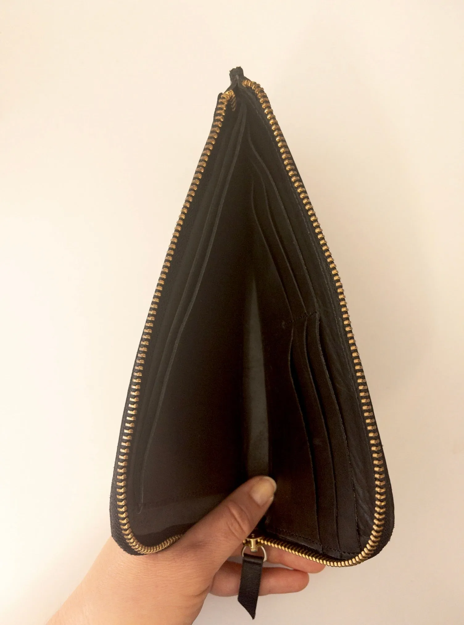 Nubuck Zip Curve Wallet