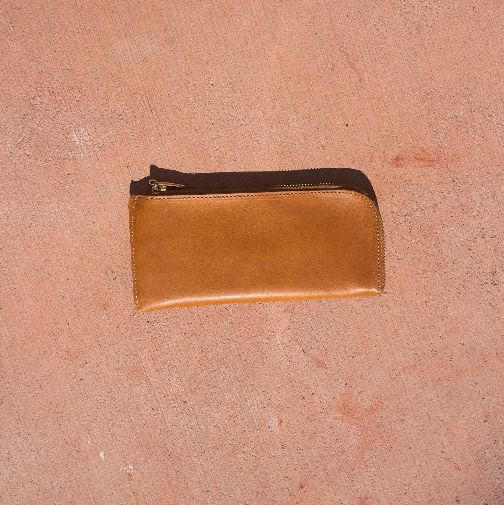 Nubuck Zip Curve Wallet