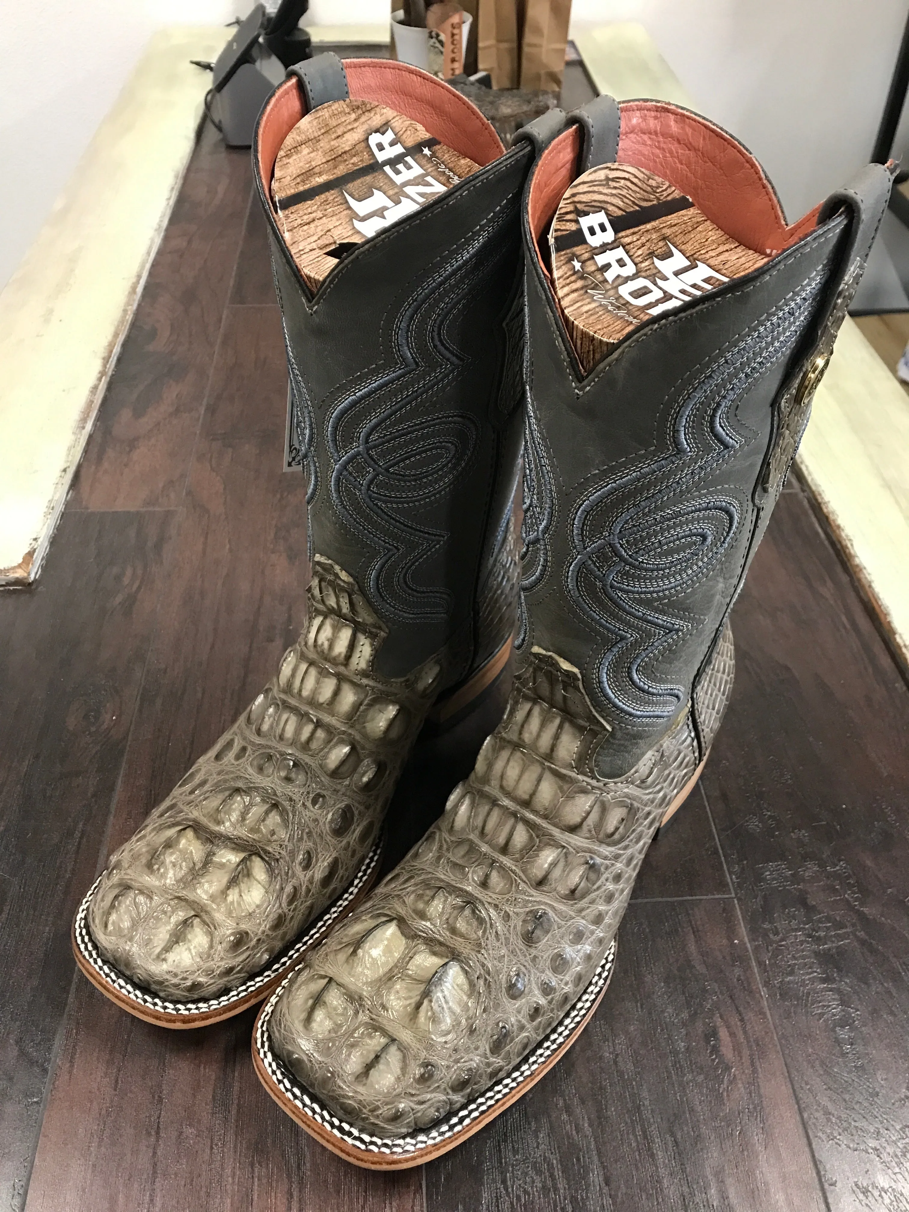 Nuca Alligator Grey