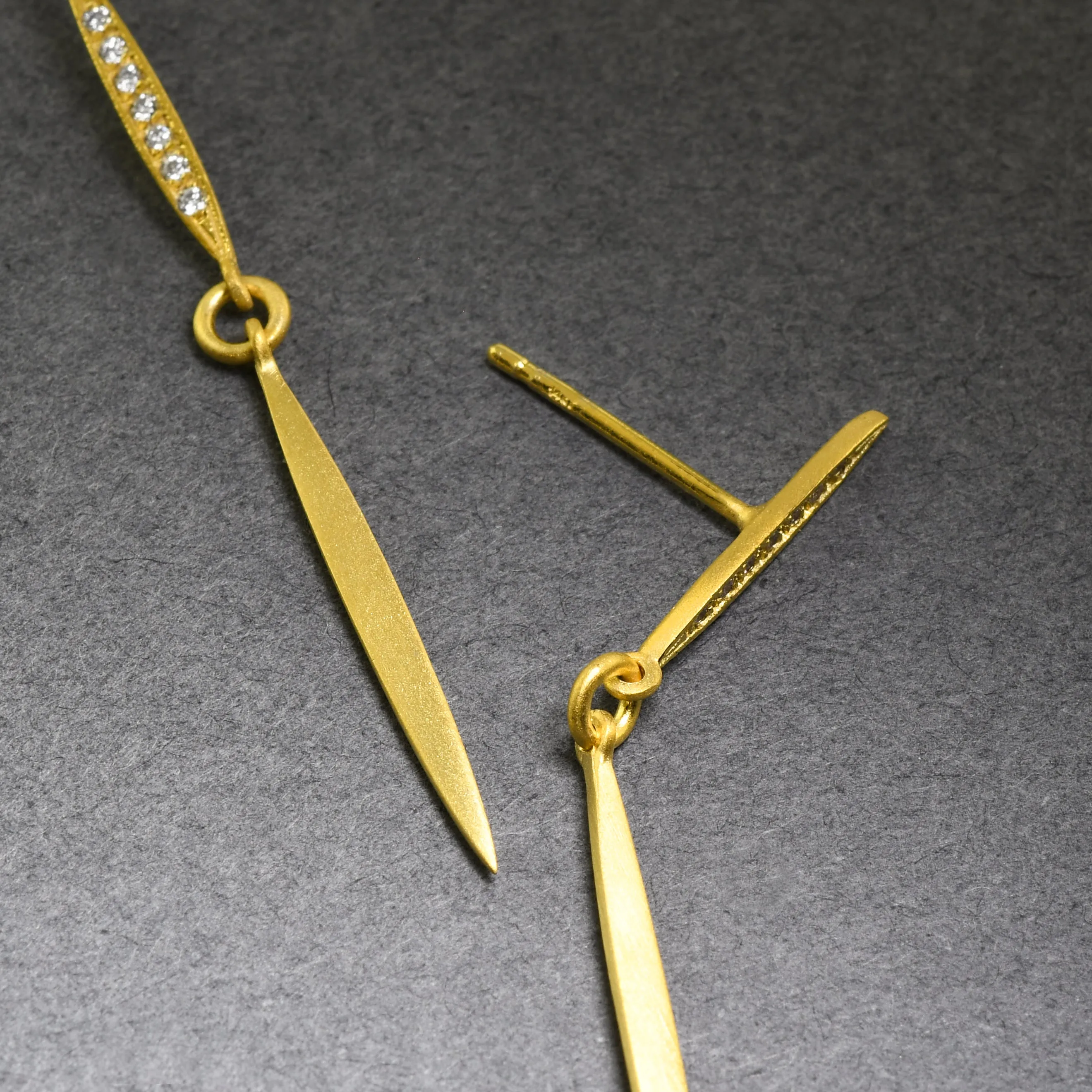 Svelte Gold Drops With Diamonds