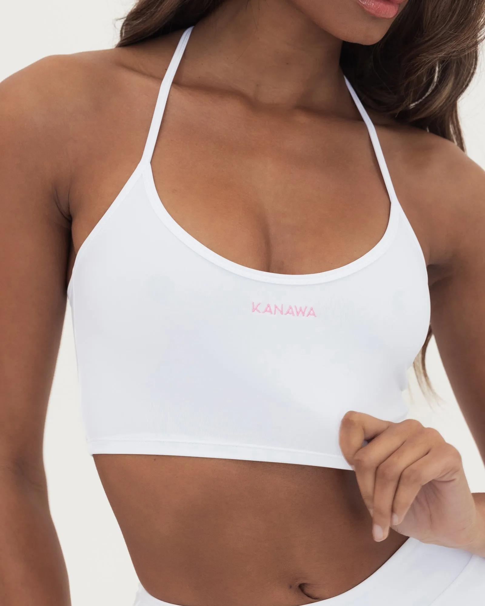 WHITE CROP TOP WITH KANAWA EMBROIDERED IN PINK